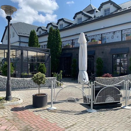 Hotel Kameleon Тарнобжег Экстерьер фото