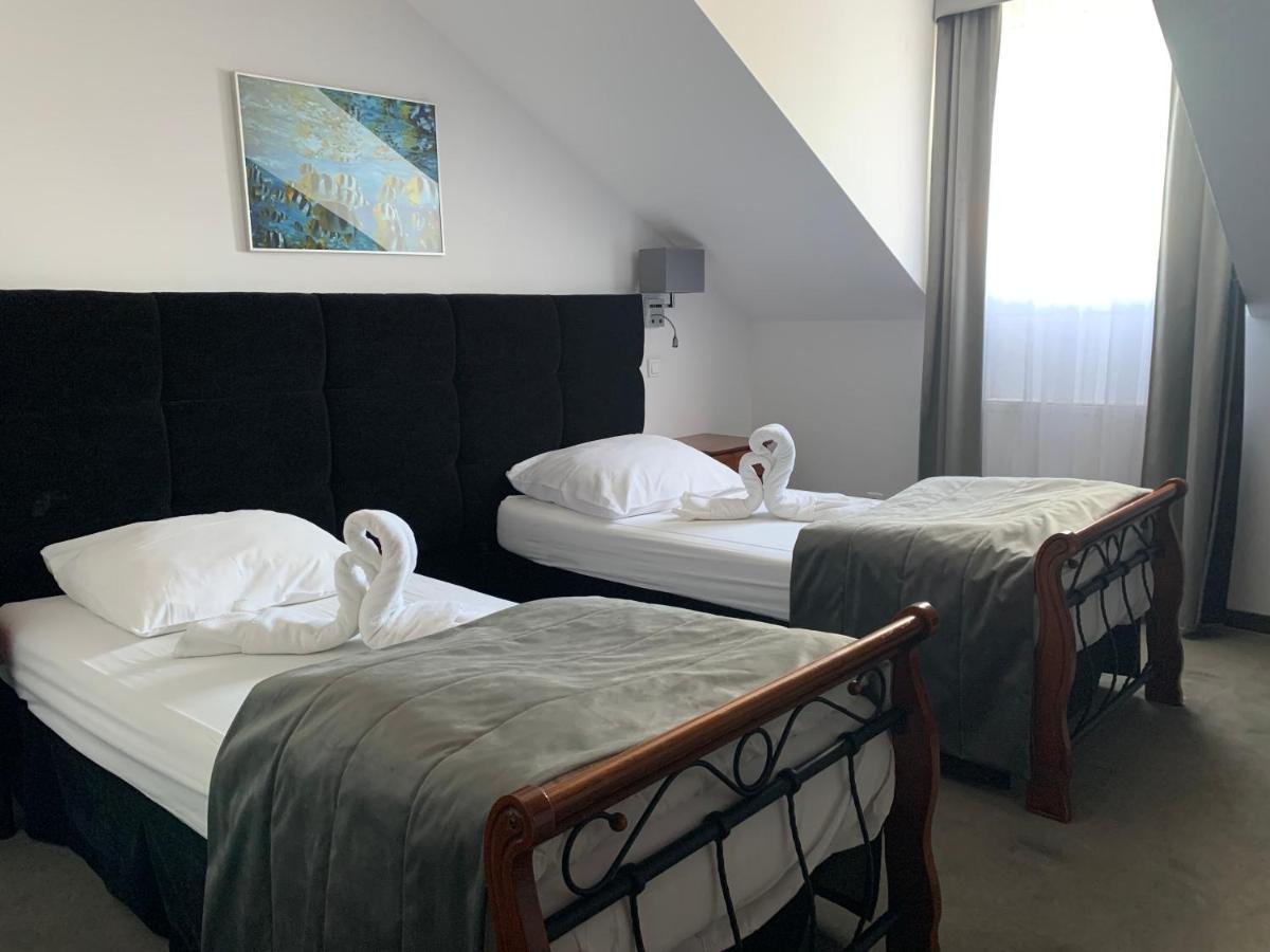 Hotel Kameleon Тарнобжег Экстерьер фото