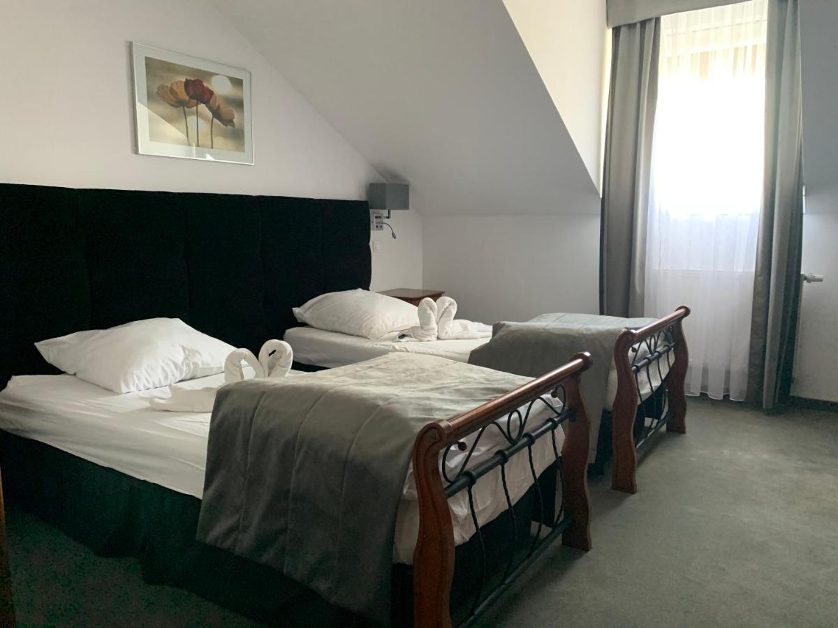 Hotel Kameleon Тарнобжег Экстерьер фото
