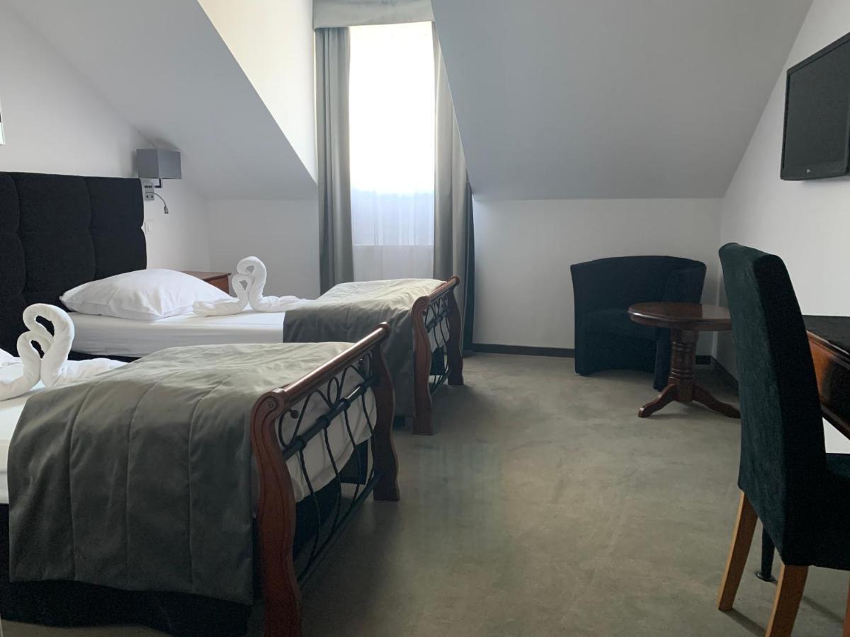 Hotel Kameleon Тарнобжег Экстерьер фото