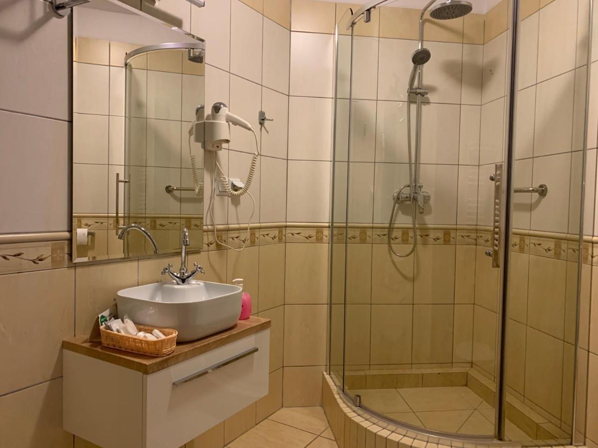 Hotel Kameleon Тарнобжег Экстерьер фото