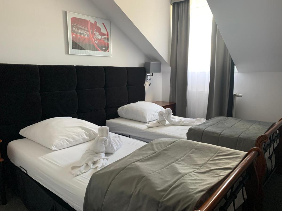 Hotel Kameleon Тарнобжег Экстерьер фото