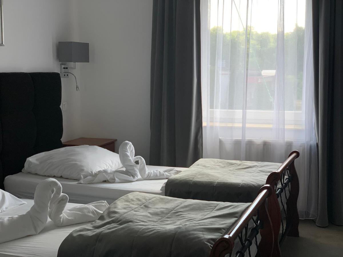 Hotel Kameleon Тарнобжег Экстерьер фото