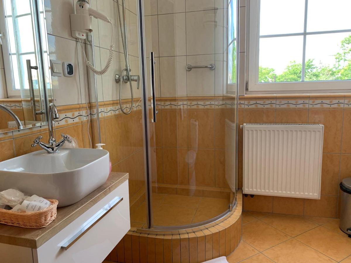 Hotel Kameleon Тарнобжег Экстерьер фото