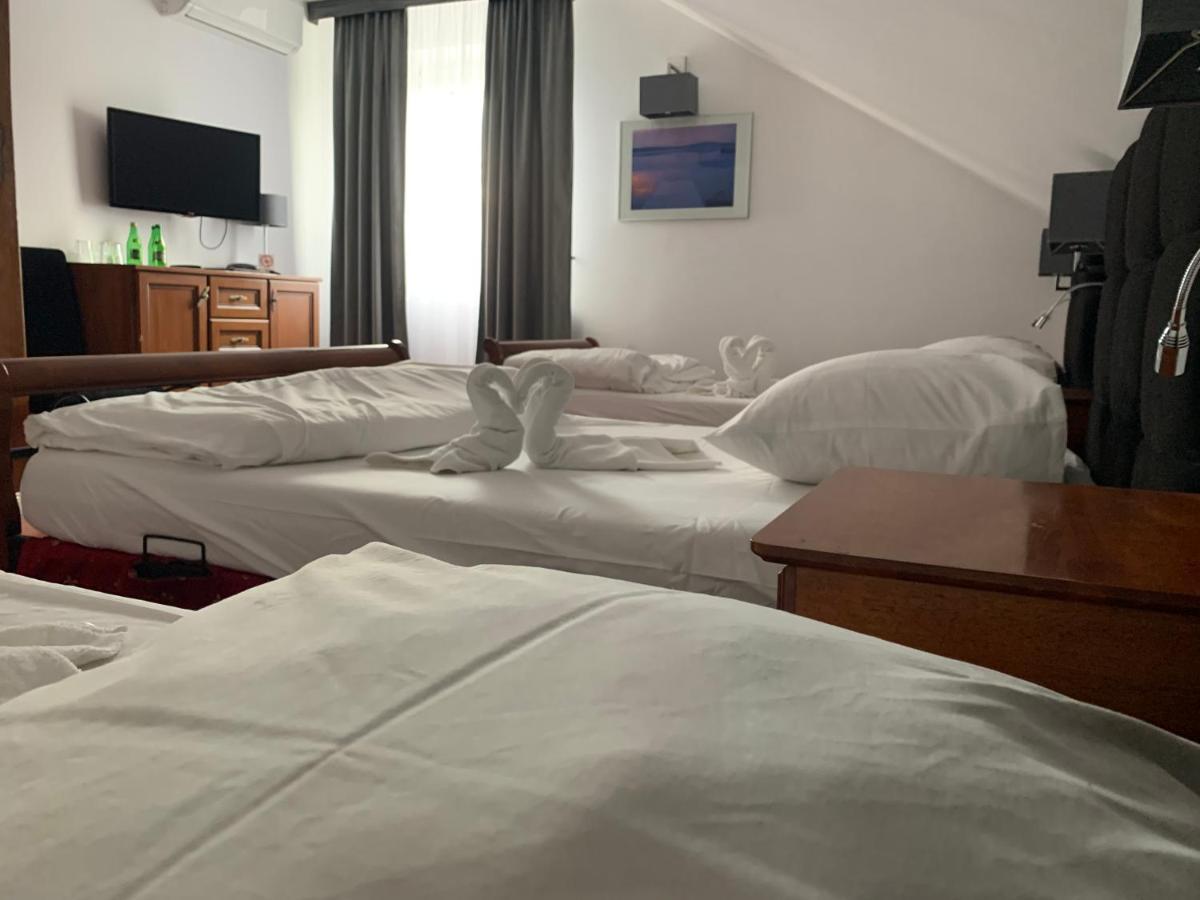 Hotel Kameleon Тарнобжег Экстерьер фото