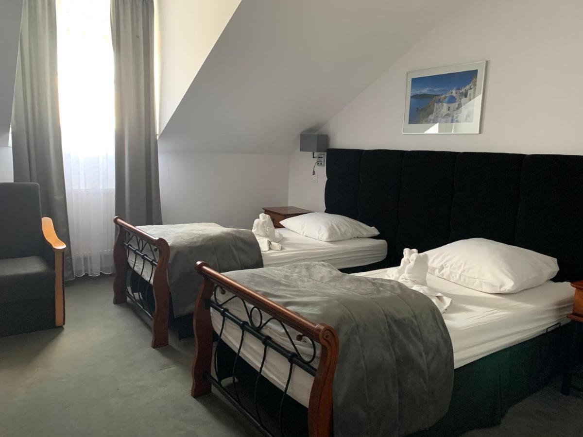 Hotel Kameleon Тарнобжег Экстерьер фото