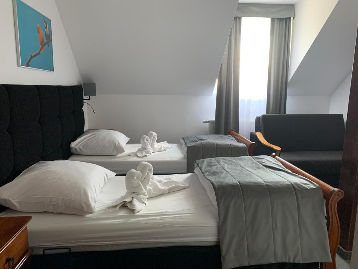 Hotel Kameleon Тарнобжег Экстерьер фото