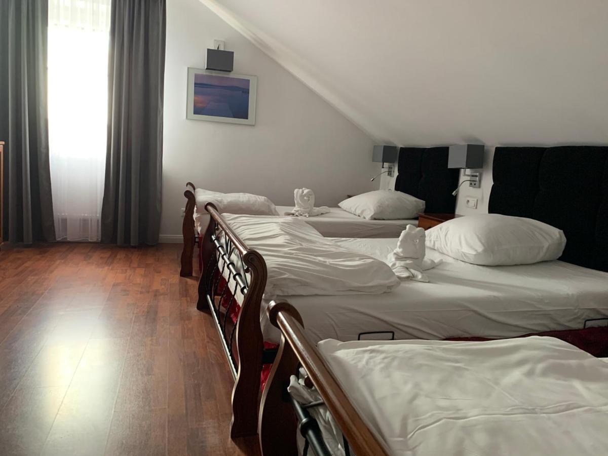 Hotel Kameleon Тарнобжег Экстерьер фото