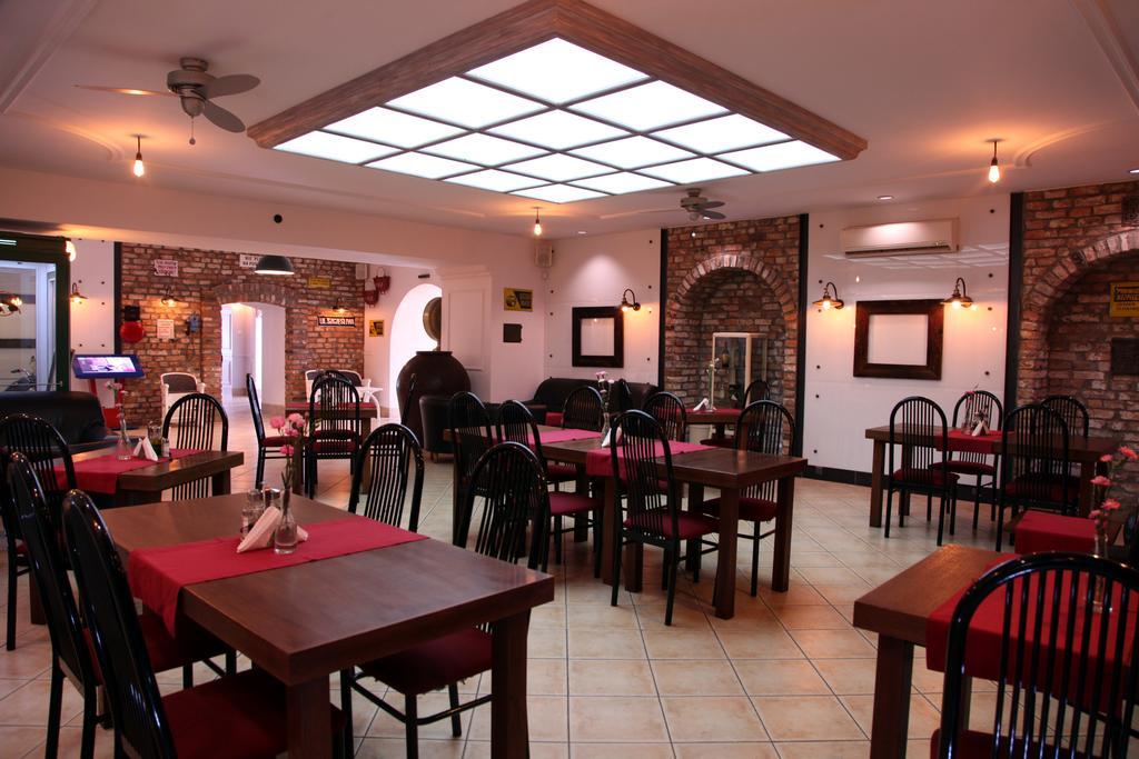 Hotel Kameleon Тарнобжег Экстерьер фото