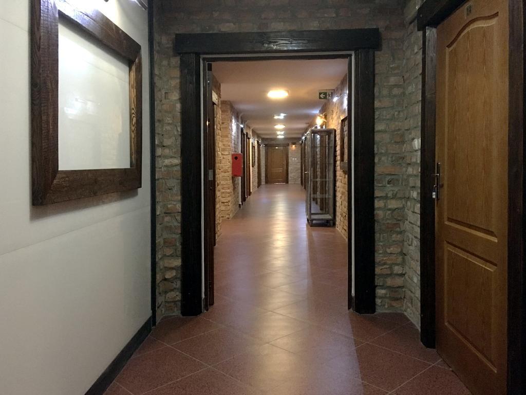 Hotel Kameleon Тарнобжег Экстерьер фото